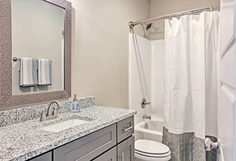 Lake Keowee Home With Balcony & Boat Dock!