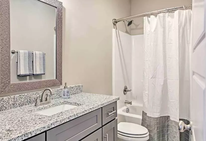 Lake Keowee Home With Balcony & Boat Dock!