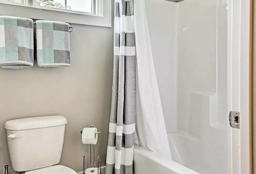 Lake Keowee Home With Balcony & Boat Dock!