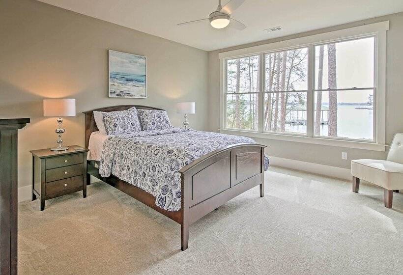 Lake Keowee Home With Balcony & Boat Dock!