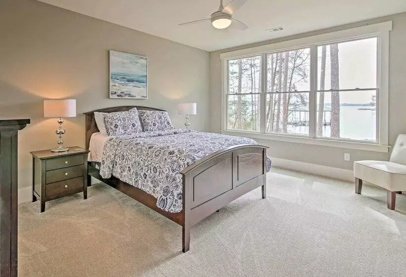 Lake Keowee Home With Balcony & Boat Dock!