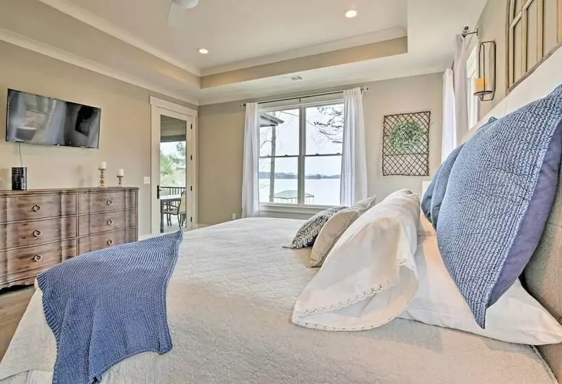 Lake Keowee Home With Balcony & Boat Dock!