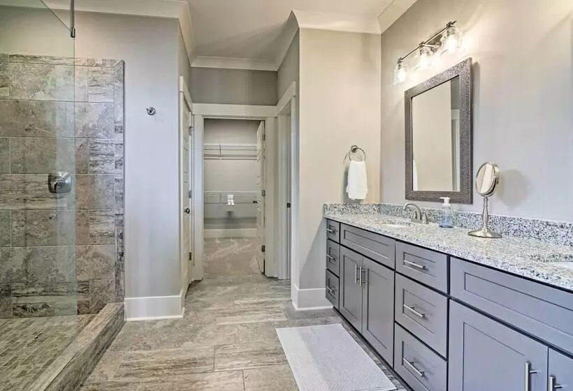 Lake Keowee Home With Balcony & Boat Dock!