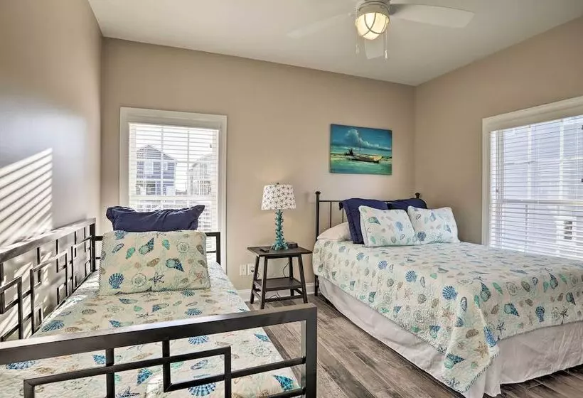 Spacious Murrells Inlet Hub W/ Pool, Walk To Shore