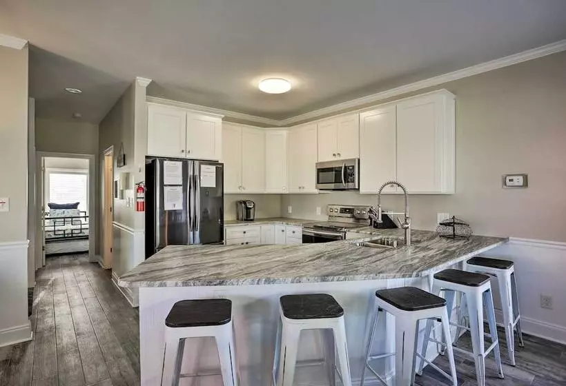 Spacious Murrells Inlet Hub W/ Pool, Walk To Shore