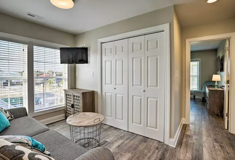 Spacious Murrells Inlet Hub W/ Pool, Walk To Shore