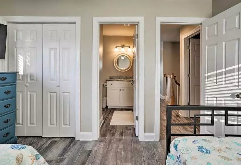 Spacious Murrells Inlet Hub W/ Pool, Walk To Shore