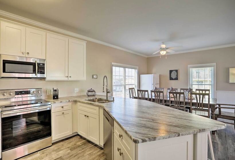 Spacious Murrells Inlet Hub W/ Pool, Walk To Shore