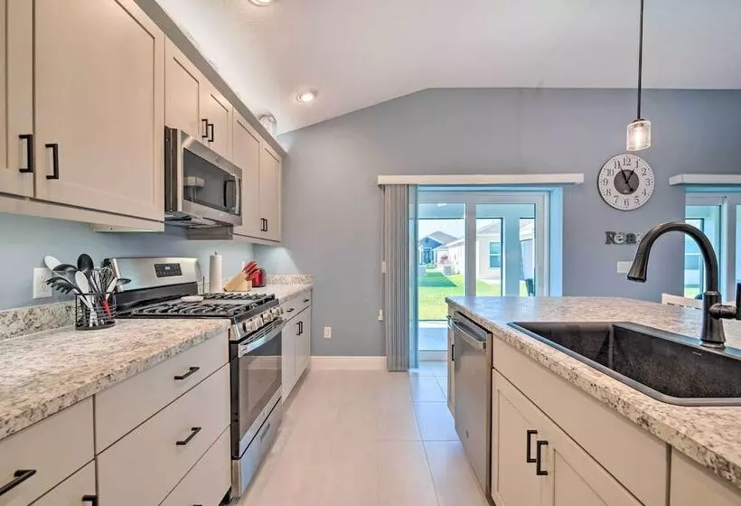 Sunlit Escape In The Villages W/ Screened Porch!