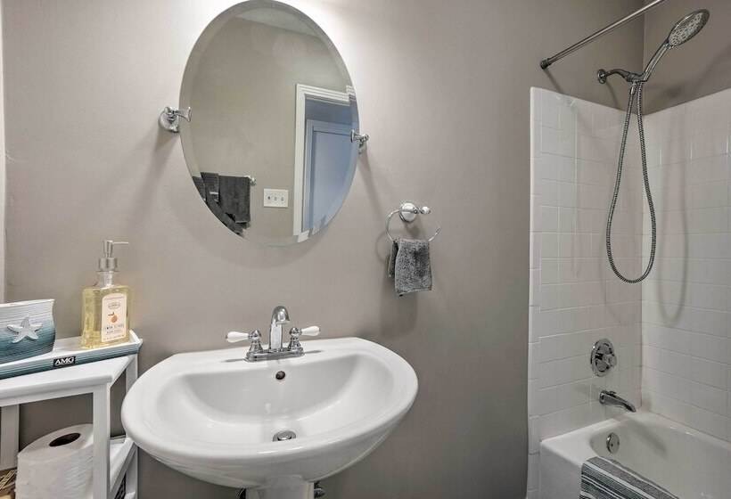 Tampa Home Near Boat Ramp ~ 10 Mi To Dtwn!