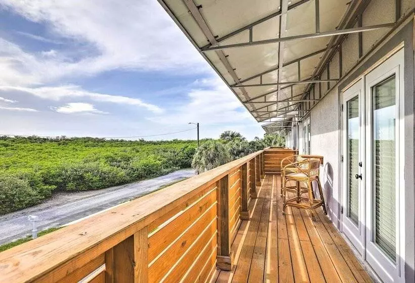 Tampa House W/ Patio, Near Downtown & Beaches!