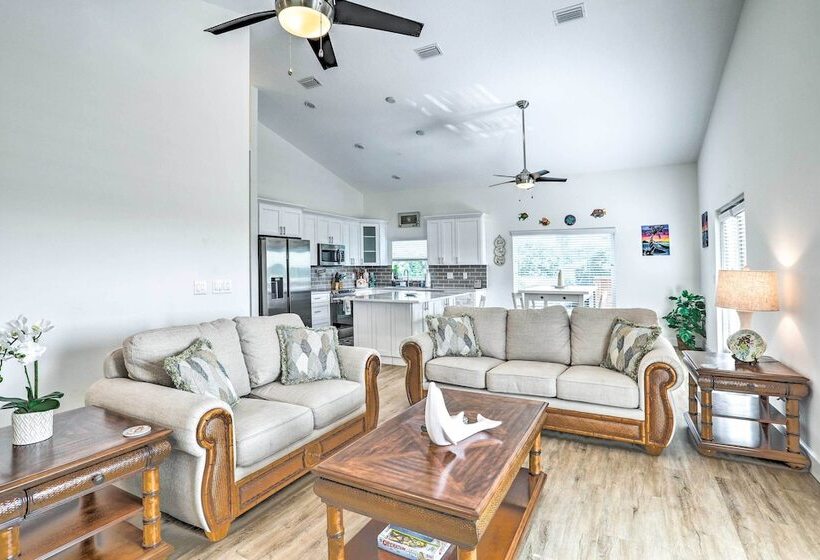 Tampa House W/ Patio, Near Downtown & Beaches!