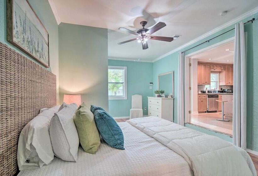 Updated Coastal Home ~ 6 Mi To St Pete Beach