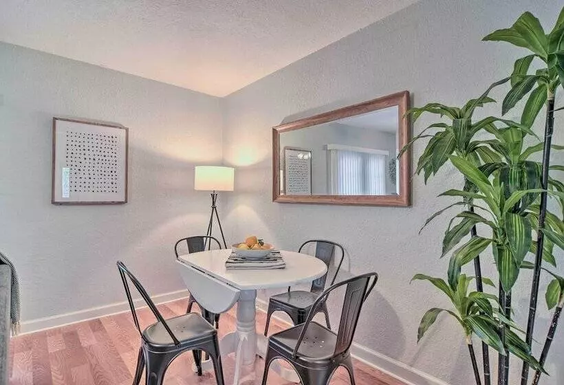 Updated Coastal Home ~ 6 Mi To St Pete Beach