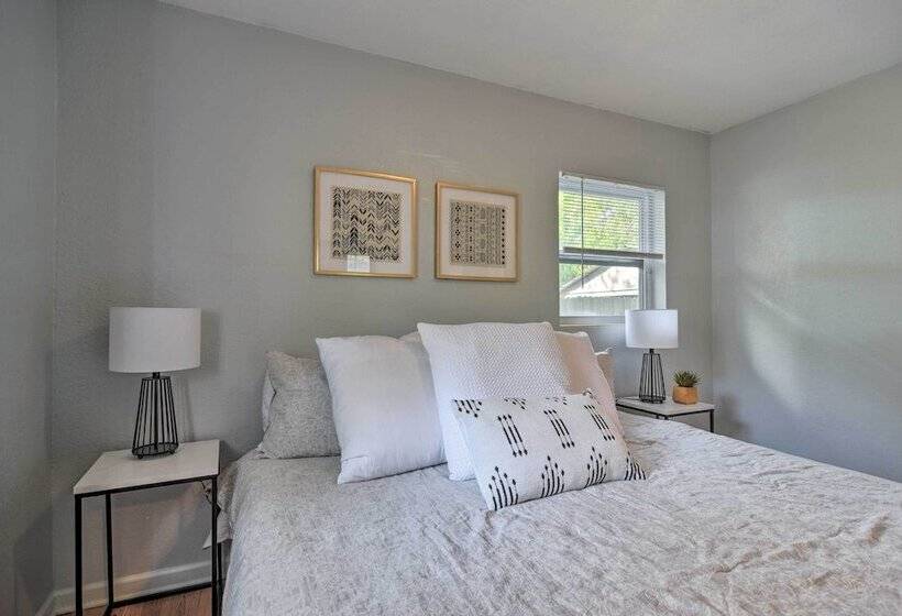 Updated Coastal Home ~ 6 Mi To St Pete Beach