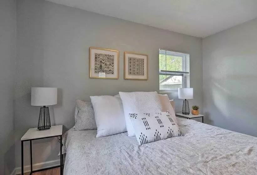 Updated Coastal Home ~ 6 Mi To St Pete Beach
