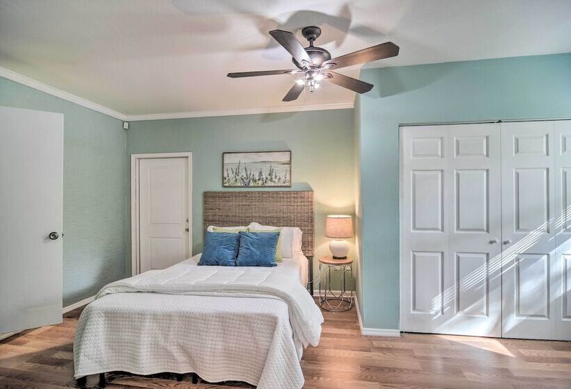 Updated Coastal Home ~ 6 Mi To St Pete Beach