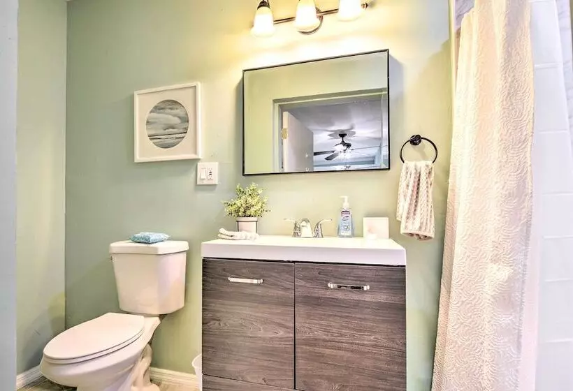 Updated Coastal Home ~ 6 Mi To St Pete Beach