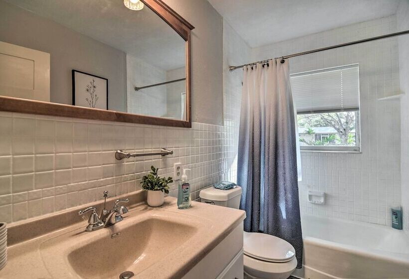 Updated Coastal Home ~ 6 Mi To St Pete Beach