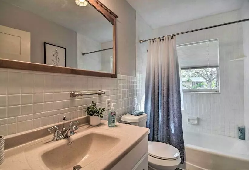 Updated Coastal Home ~ 6 Mi To St Pete Beach