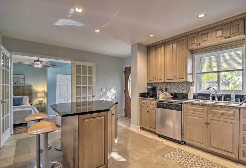 Updated Coastal Home ~ 6 Mi To St Pete Beach