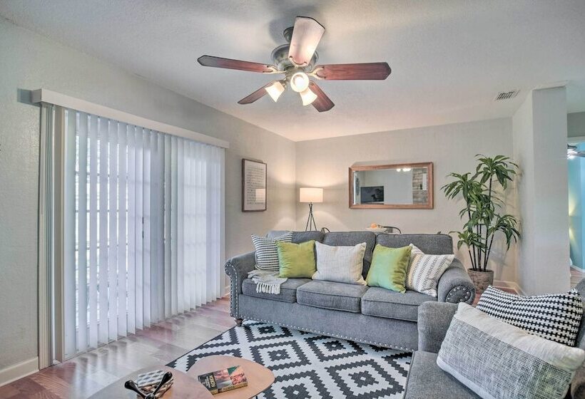 Updated Coastal Home ~ 6 Mi To St Pete Beach