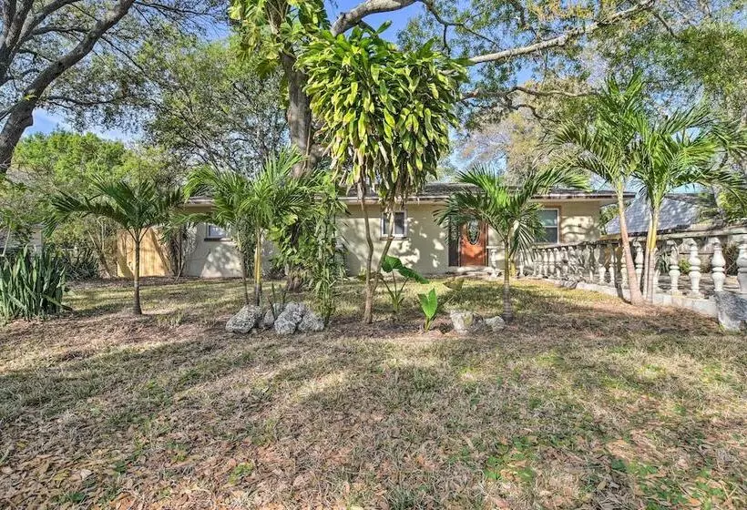 Updated Coastal Home ~ 6 Mi To St Pete Beach