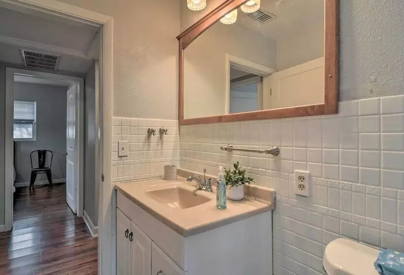 Updated Coastal Home ~ 6 Mi To St Pete Beach