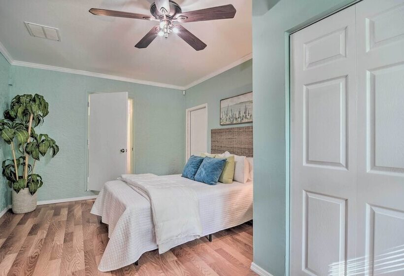 Updated Coastal Home ~ 6 Mi To St Pete Beach