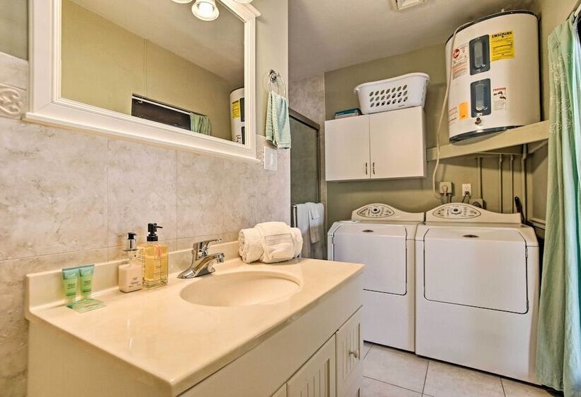 2 Mi To Beach: Updated & Private Oakland Park Gem!