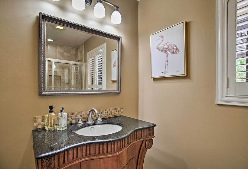 2 Mi To Beach: Updated & Private Oakland Park Gem!