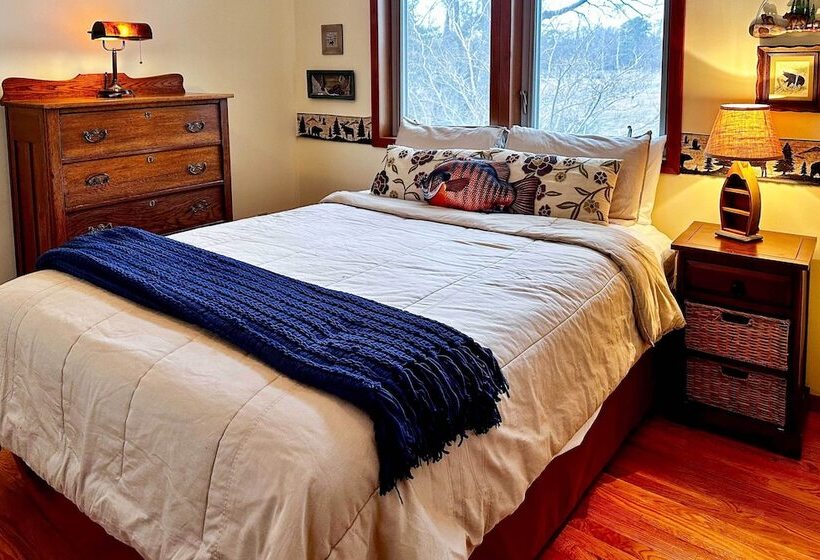 Waterfront Cottage W/ Fishing Dock & Fireplace!