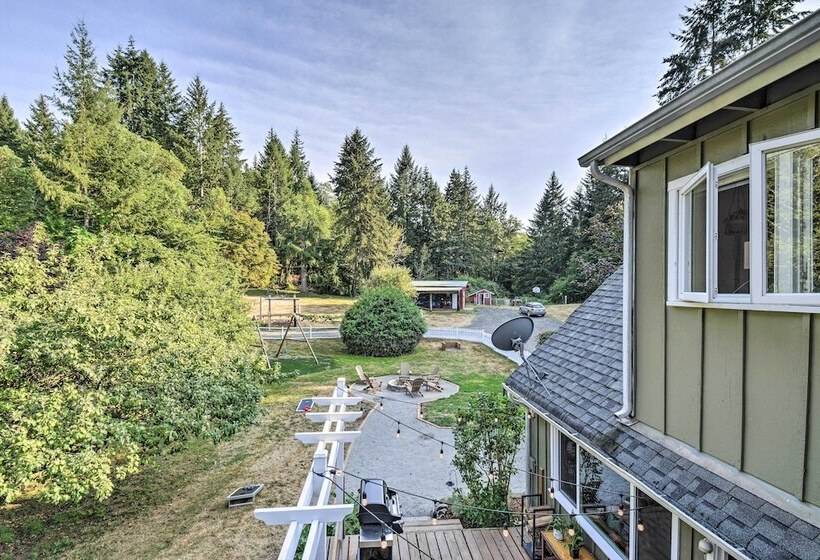 100 Year Old Farmhouse W/ Hot Tub On 5 Acres!