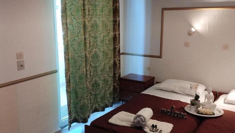 הוסטל Eleni Apartments Sant George Beach