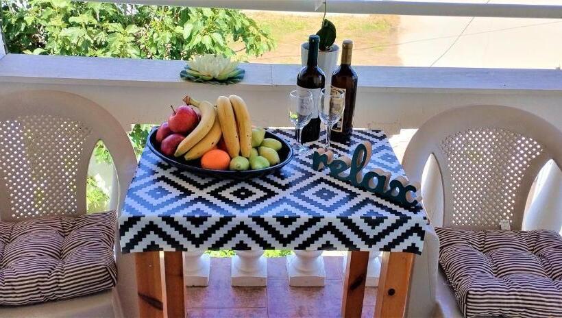 הוסטל Eleni Apartments Sant George Beach