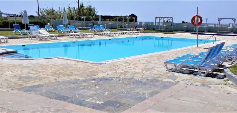 Retkeilymaja Eleni Apartments Sant George Beach