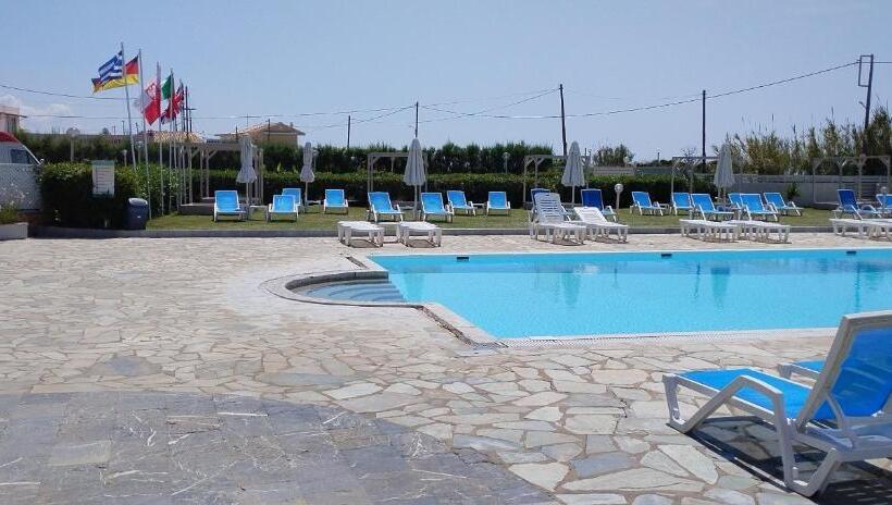 הוסטל Eleni Apartments Sant George Beach