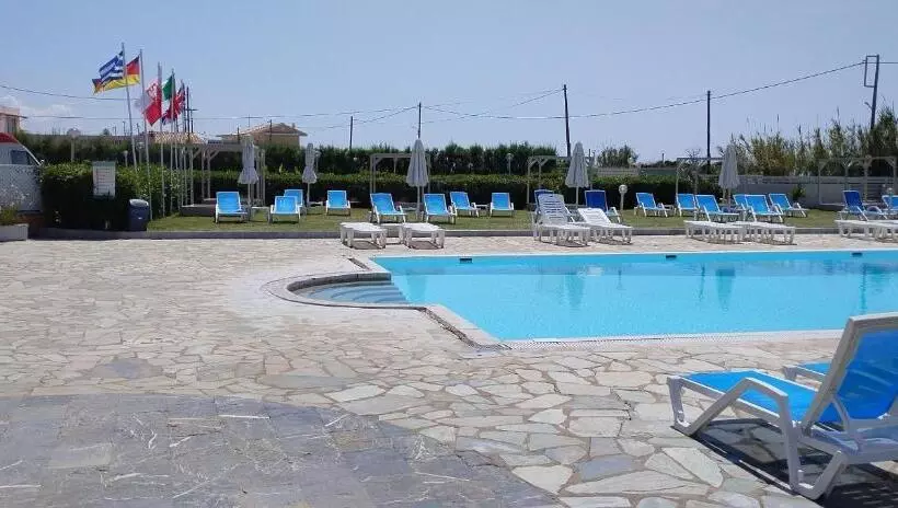 Retkeilymaja Eleni Apartments Sant George Beach