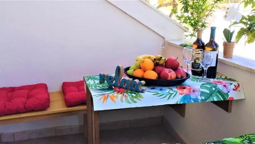 Retkeilymaja Eleni Apartments Sant George Beach