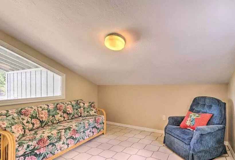 Sunny North Fort Meyers Escape W/ Canal Views!