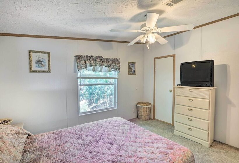 Bright Steinhatchee Home: Proximity To Ocean!