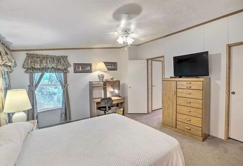 Bright Steinhatchee Home: Proximity To Ocean!