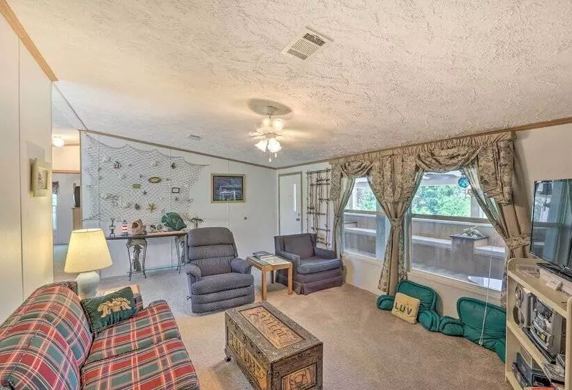 Bright Steinhatchee Home: Proximity To Ocean!