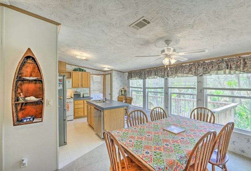 Bright Steinhatchee Home: Proximity To Ocean!