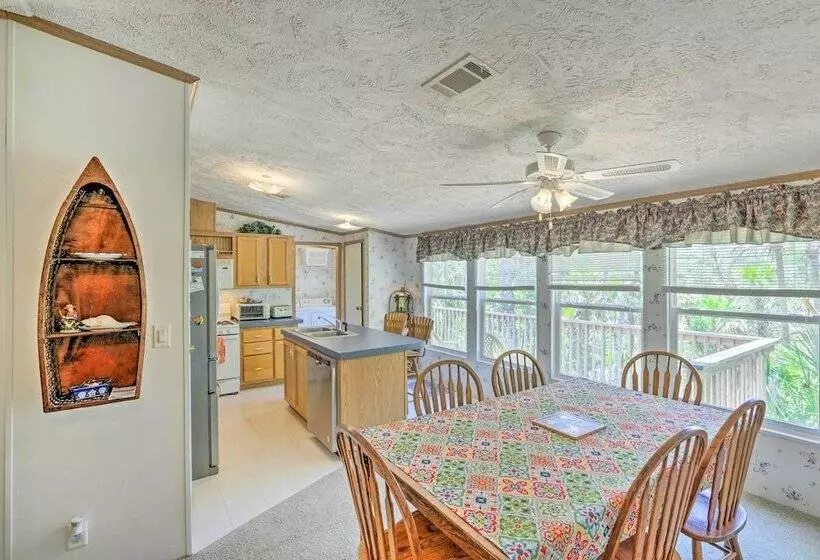 Bright Steinhatchee Home: Proximity To Ocean!