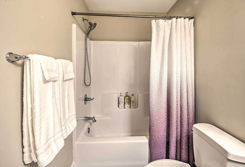 Charming Pawleys Island Home ~ 4 Mi To Beach!