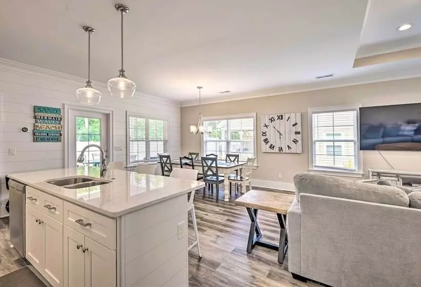 Charming Pawleys Island Home ~ 4 Mi To Beach!