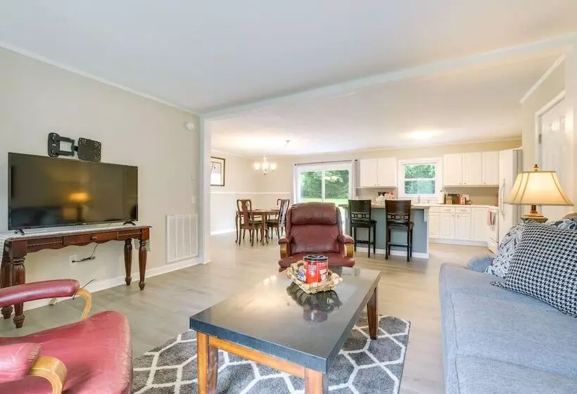 Charming Sanford Hideaway Home W/ Large Yard