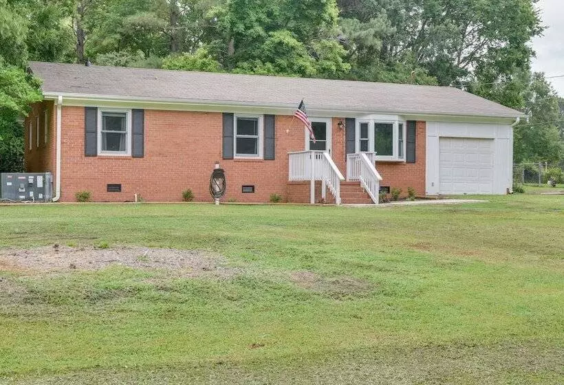 Charming Sanford Hideaway Home W/ Large Yard