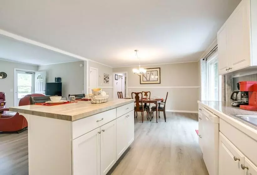 Charming Sanford Hideaway Home W/ Large Yard